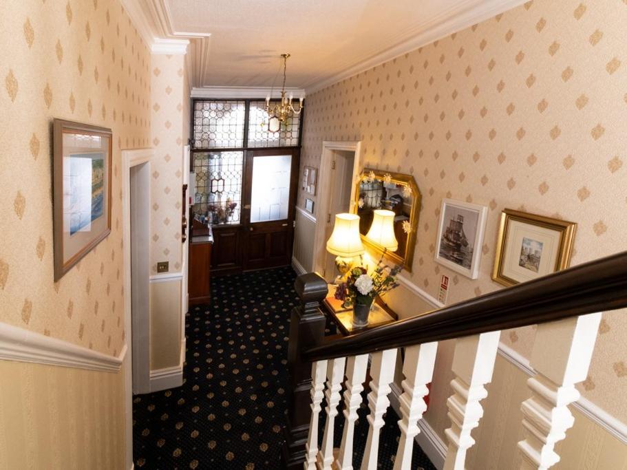 Crescent Lodge Guest House Whitby Esterno foto